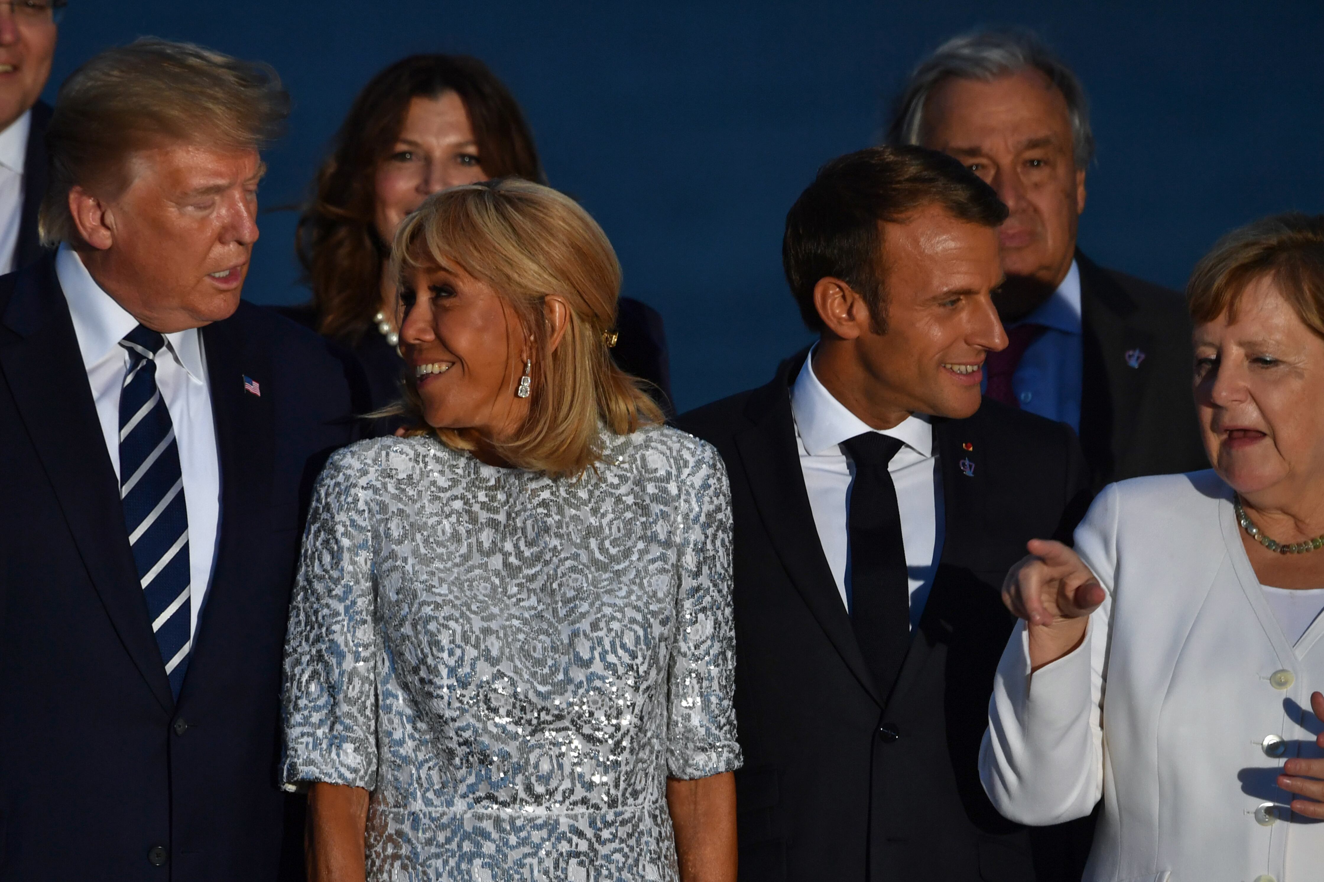 Trump, la primera dama Brigitte, Macron y Merkel en Biarritz.