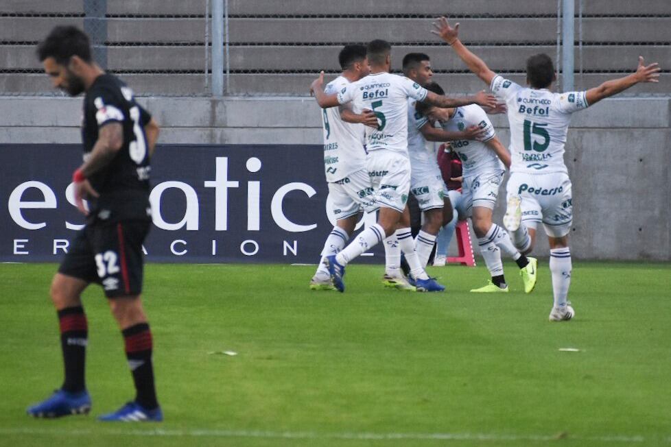 Sarmiento festeja el tanto de Borasi.