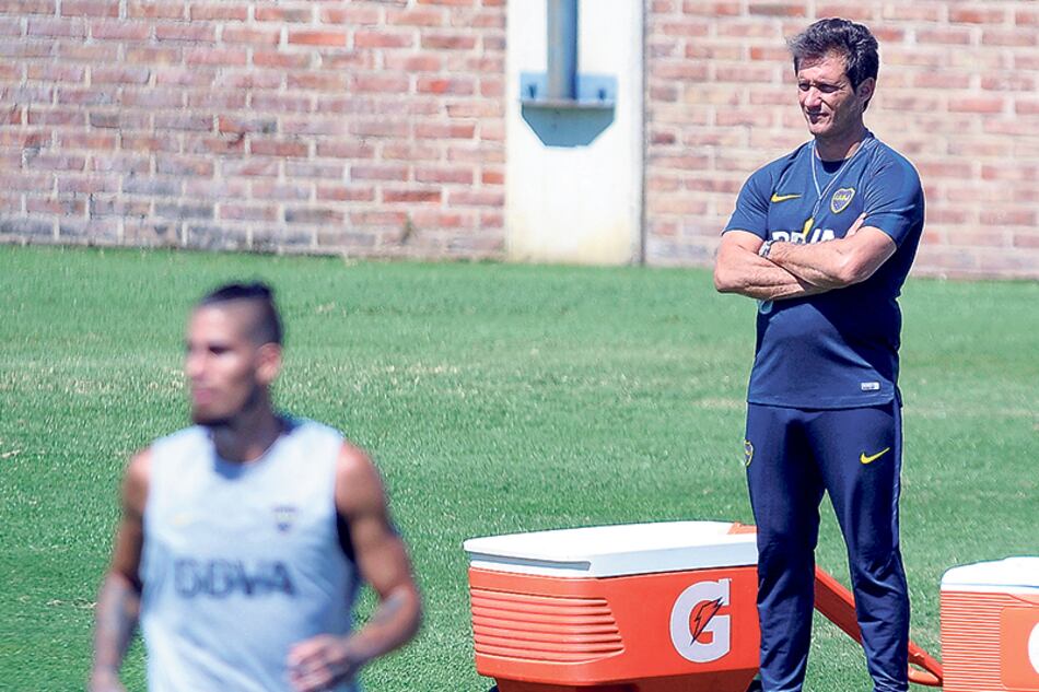 Sin descanso para el plantel del Mellizo, quien dirigió la práctica matutina en Casa Amarilla.