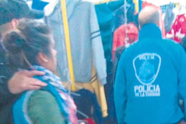 La Policía de la Ciudad clausuró puestos del predio de Once.