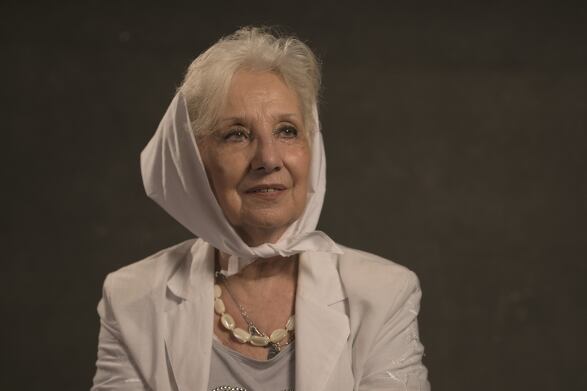 Estela de Carlotto en el documental.