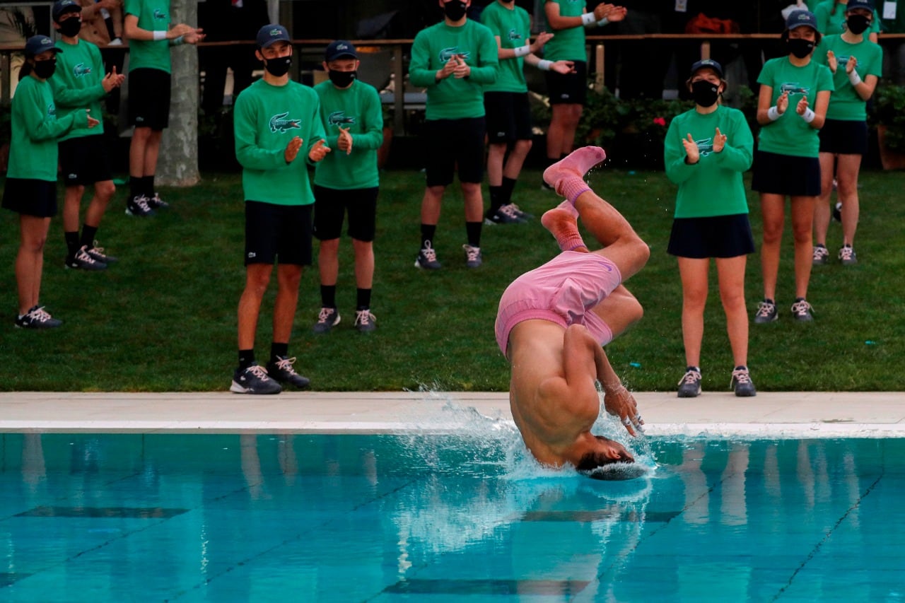 Nadal, de cabeza al agua después de su triunfo en el ATP de Barcelona este fin de semana.