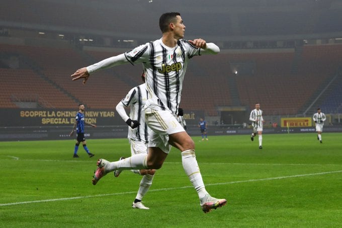 CR7 festeja su doblete para la Juventus.