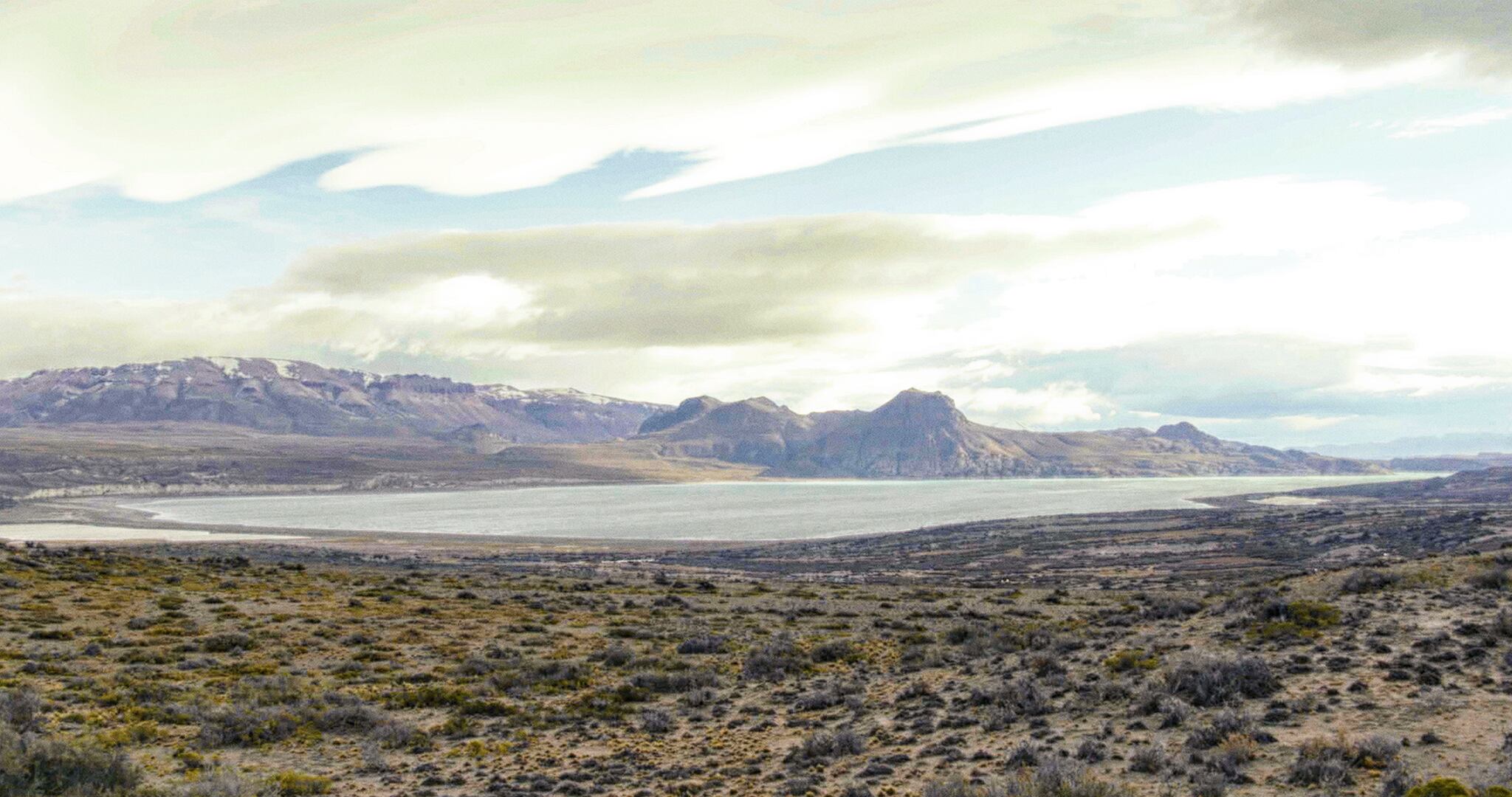 El documental tiene una estructura cinematográfica muy simple, que intercala testimonios y paisajes.