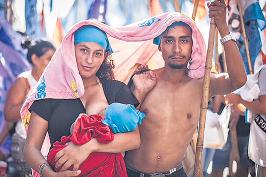 Los protagonistas de “Nuestra plaza” son Javier, Micaela y su pequeña hija, Celeste.