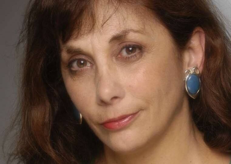 Doval se formó en actuación con Agustín Alezzo, Eduardo Lamoglia, Norman Briski y Manuel González Gil, entre otros maestros.