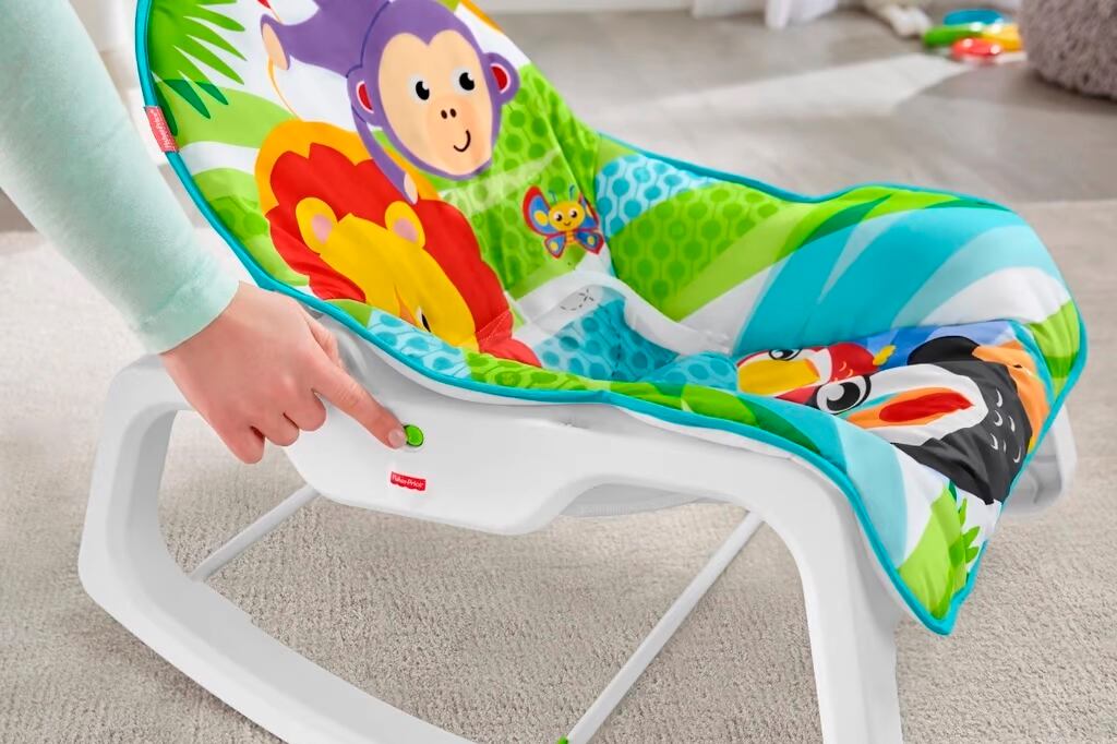 Una mecedora de Fisher-Price.