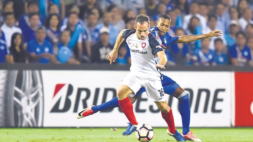 Fernando Belluschi en Guayaquil, donde marcó el único gol de la victoria de San Lorenzo.