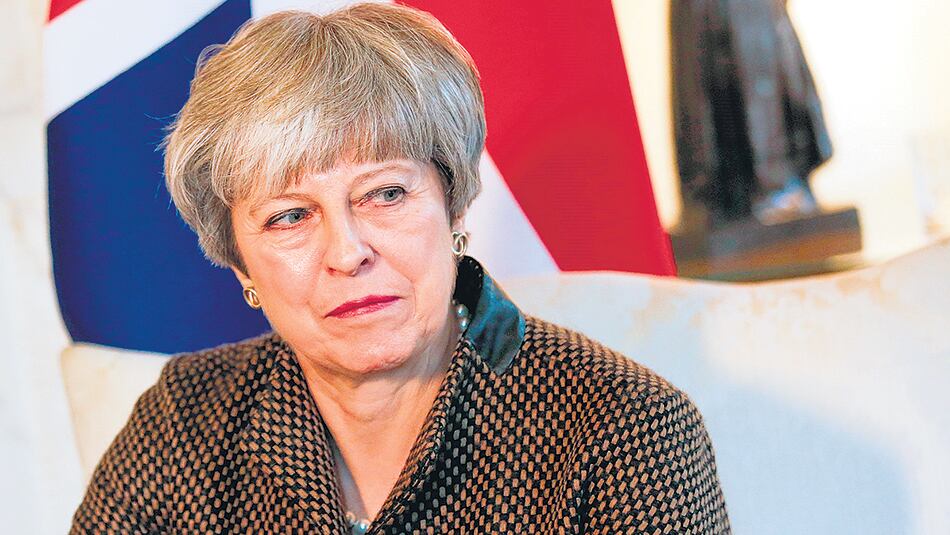 El gobierno de Theresa May enfrenta un acuerdo doblemente complicado por factores políticos y económicos.