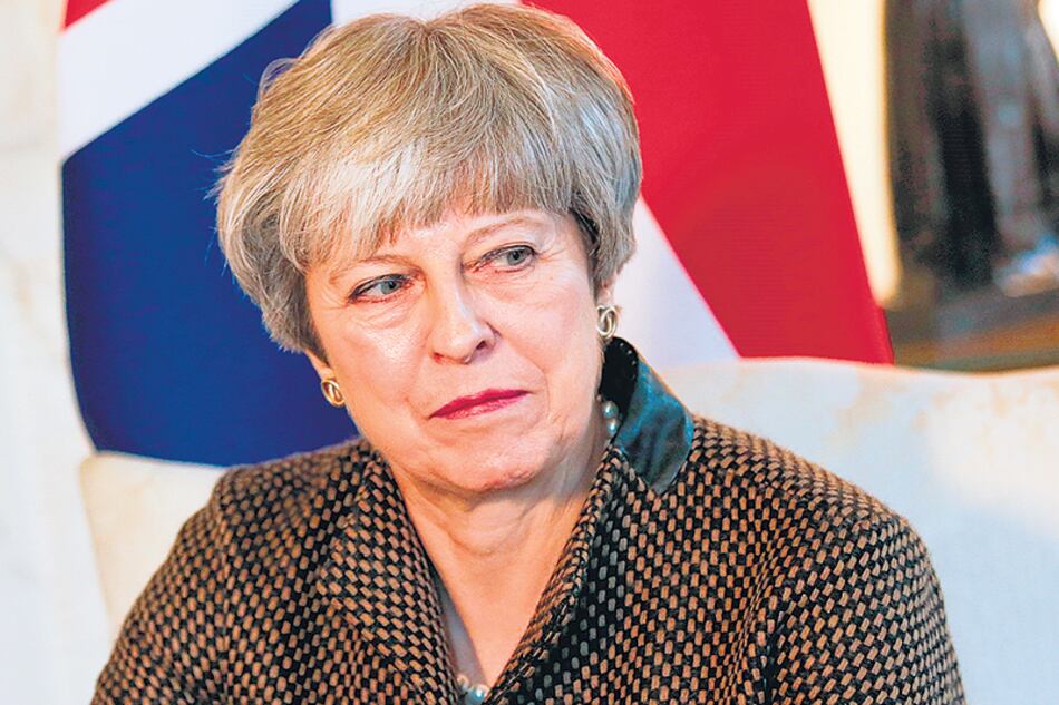 El gobierno de Theresa May enfrenta un acuerdo doblemente complicado por factores políticos y económicos.