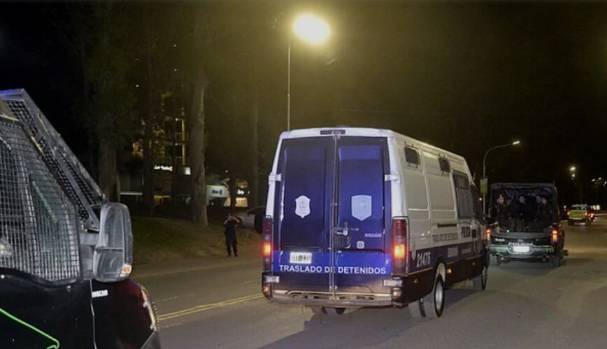 Los rugbiers acusados del crimen de Villa Gesell llegaron al penal de Dolores a las 5.30.