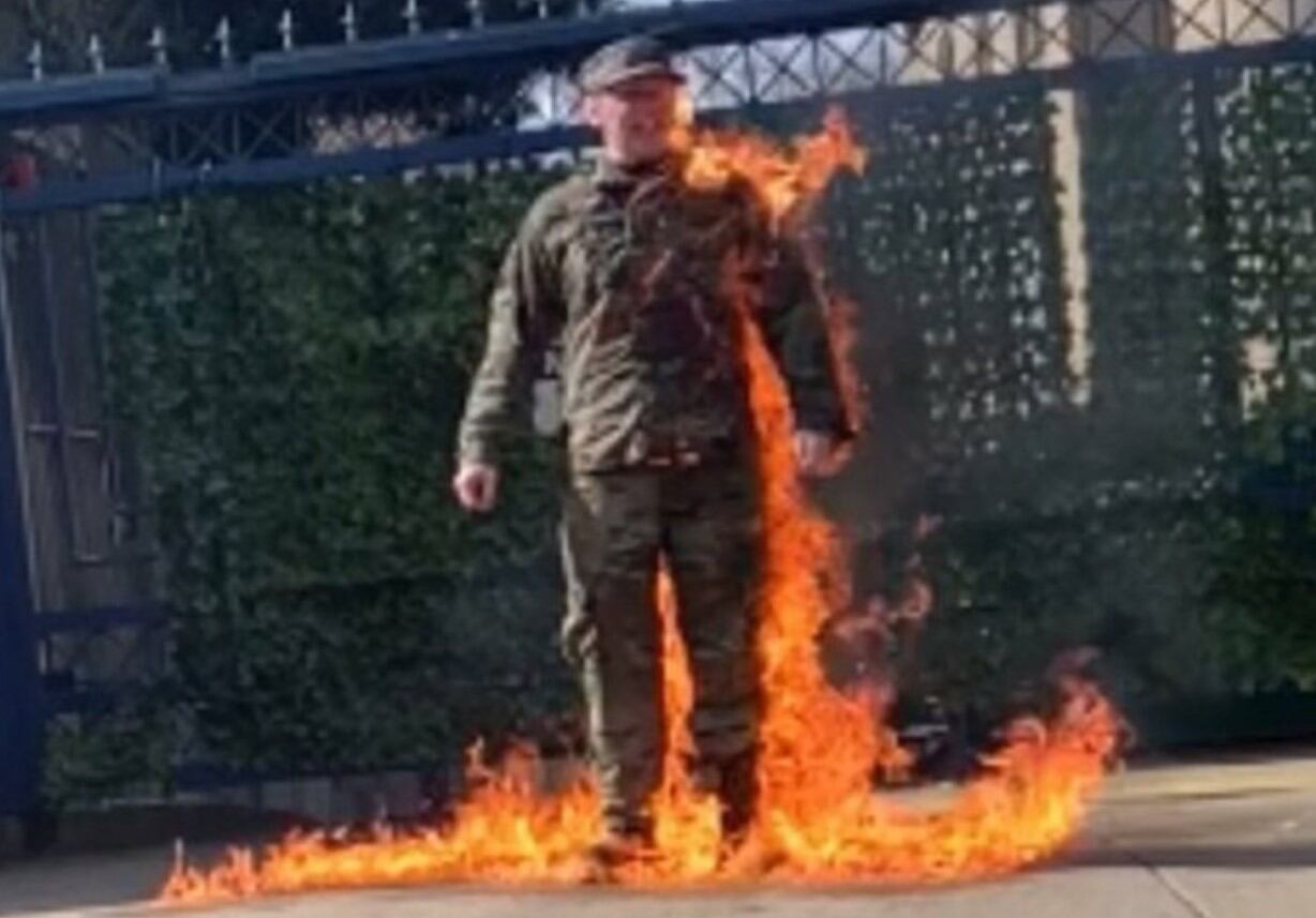 Las fuerzas del orden trasladaron de urgencia a Bushnell a un hospital local con heridas "críticas"