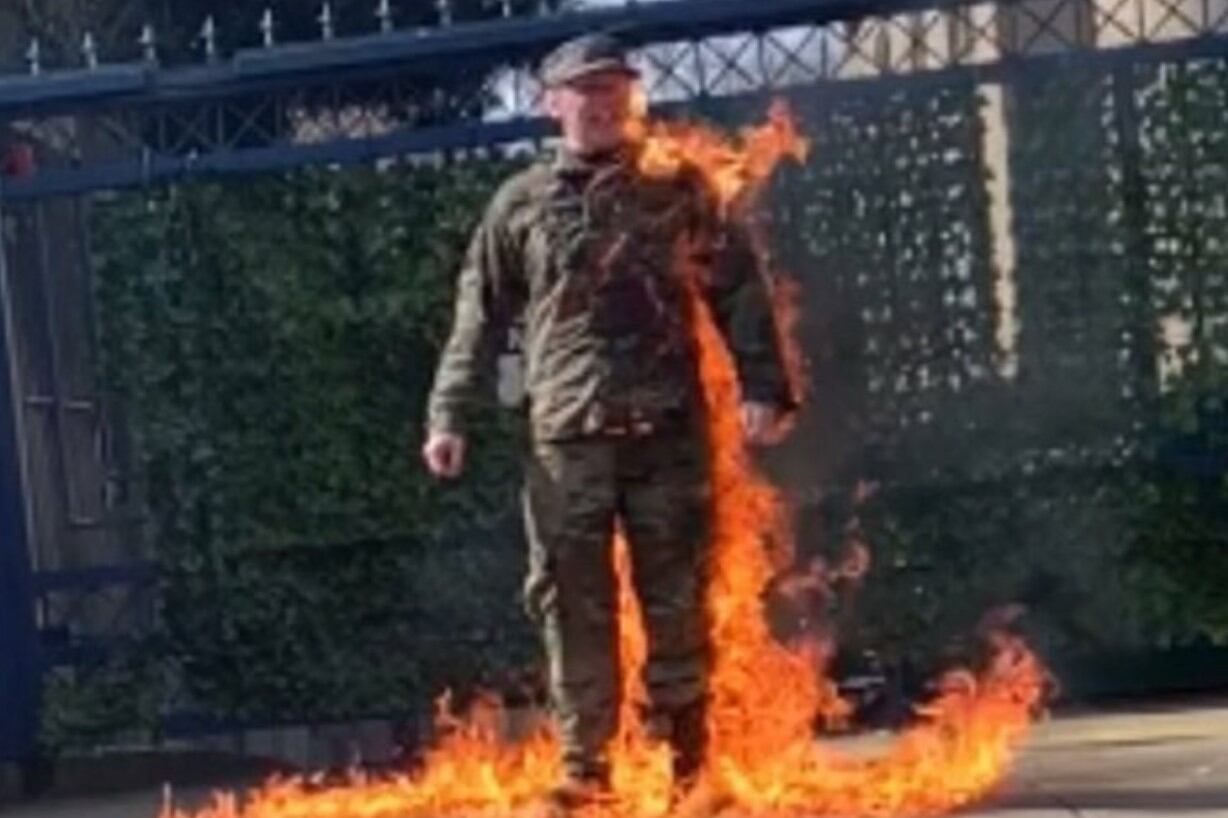 Las fuerzas del orden trasladaron de urgencia a Bushnell a un hospital local con heridas "críticas"