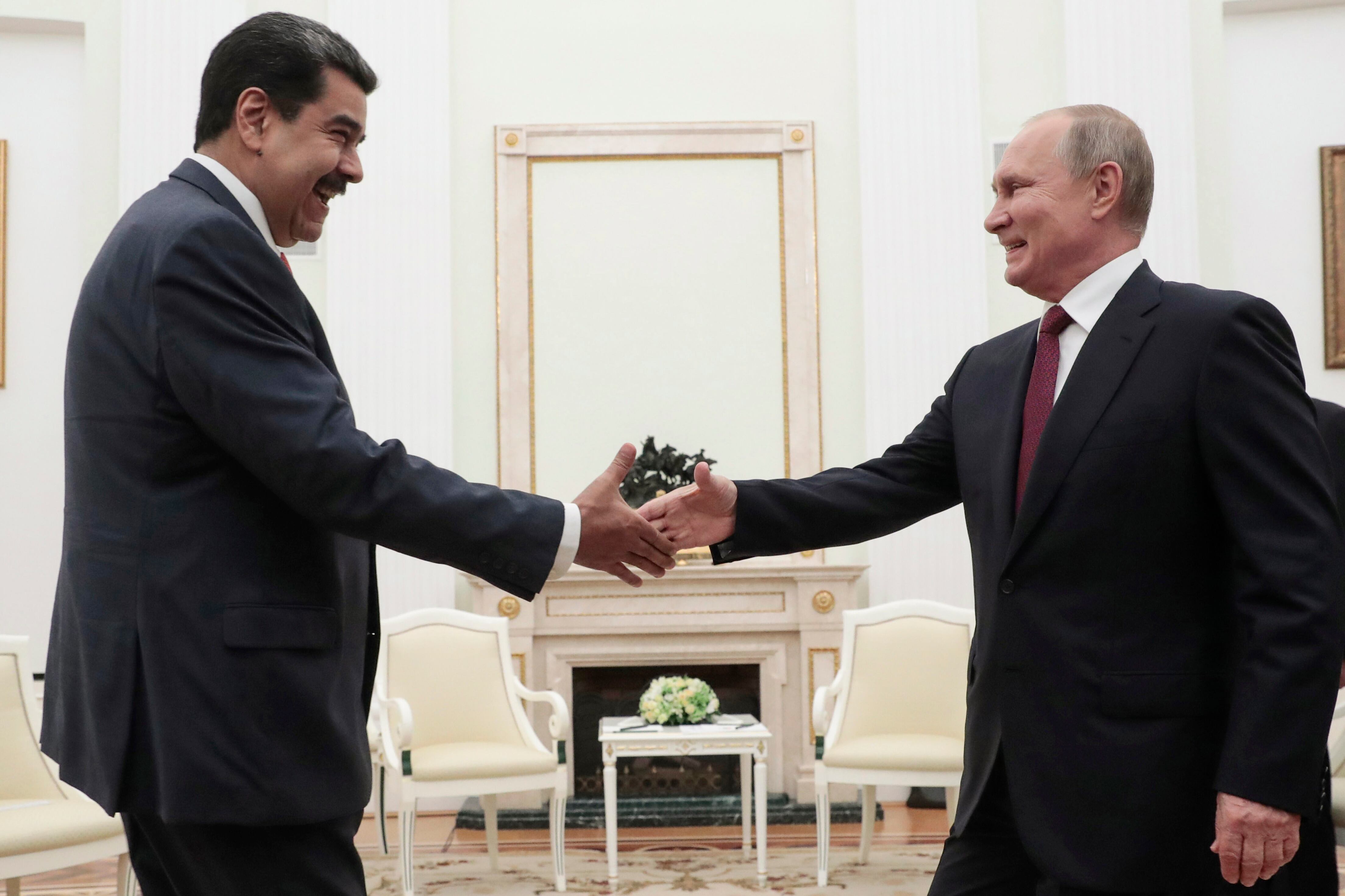El mandatario ruso Putin recibió a su par venezolano Maduro en el Kremlin.