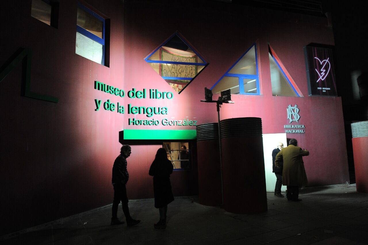 El Museo del Libro y de la Lengua lleva ahora el nombre de Horacio González.
