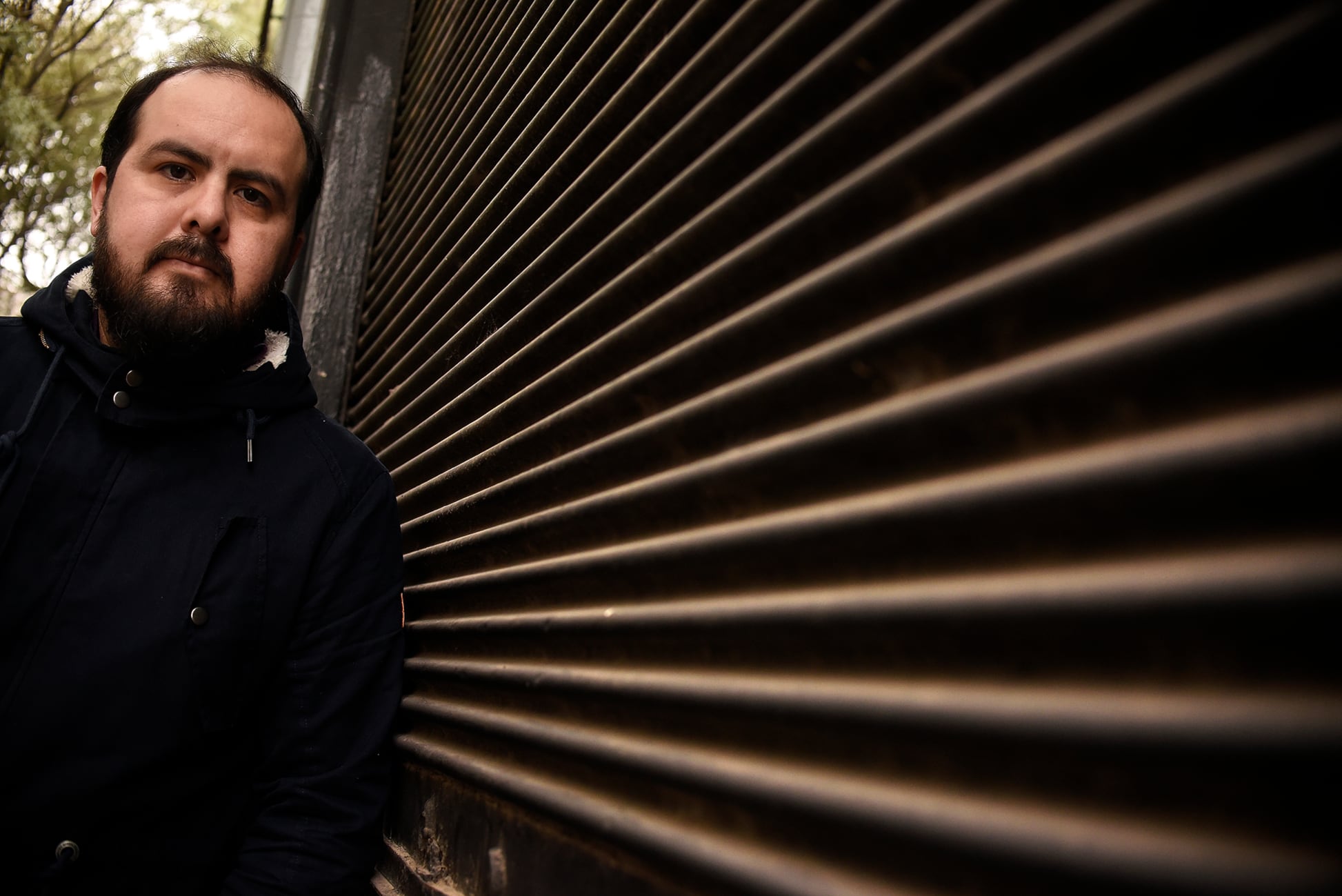 José Santucho nació en Pergamino y vive en Rosario. Es poeta, guitarrista y cantor.