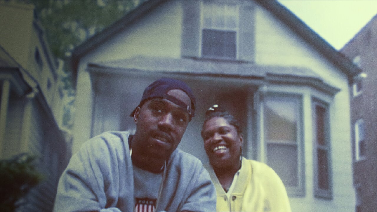 Un joven Kanye West con su madre