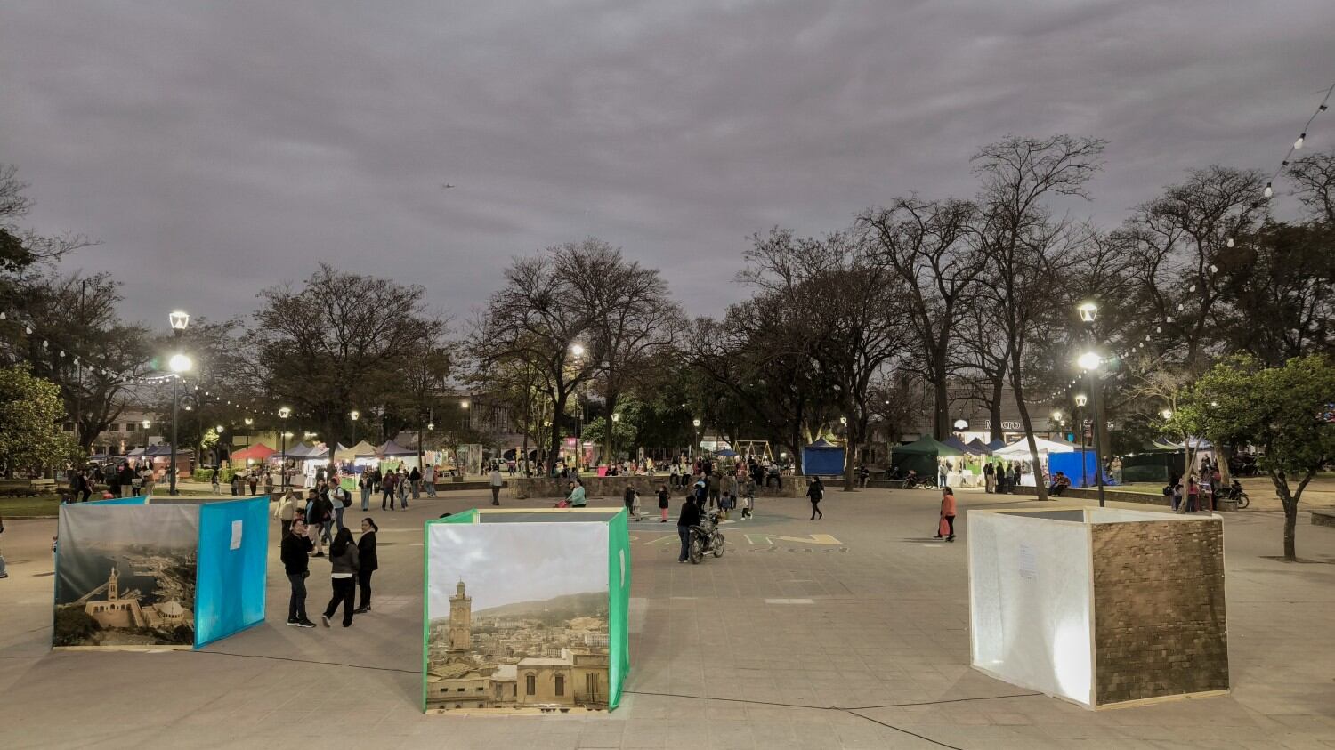 Muestra de la Orán de Argelia en la plaza de la Nueva Orán en Salta.