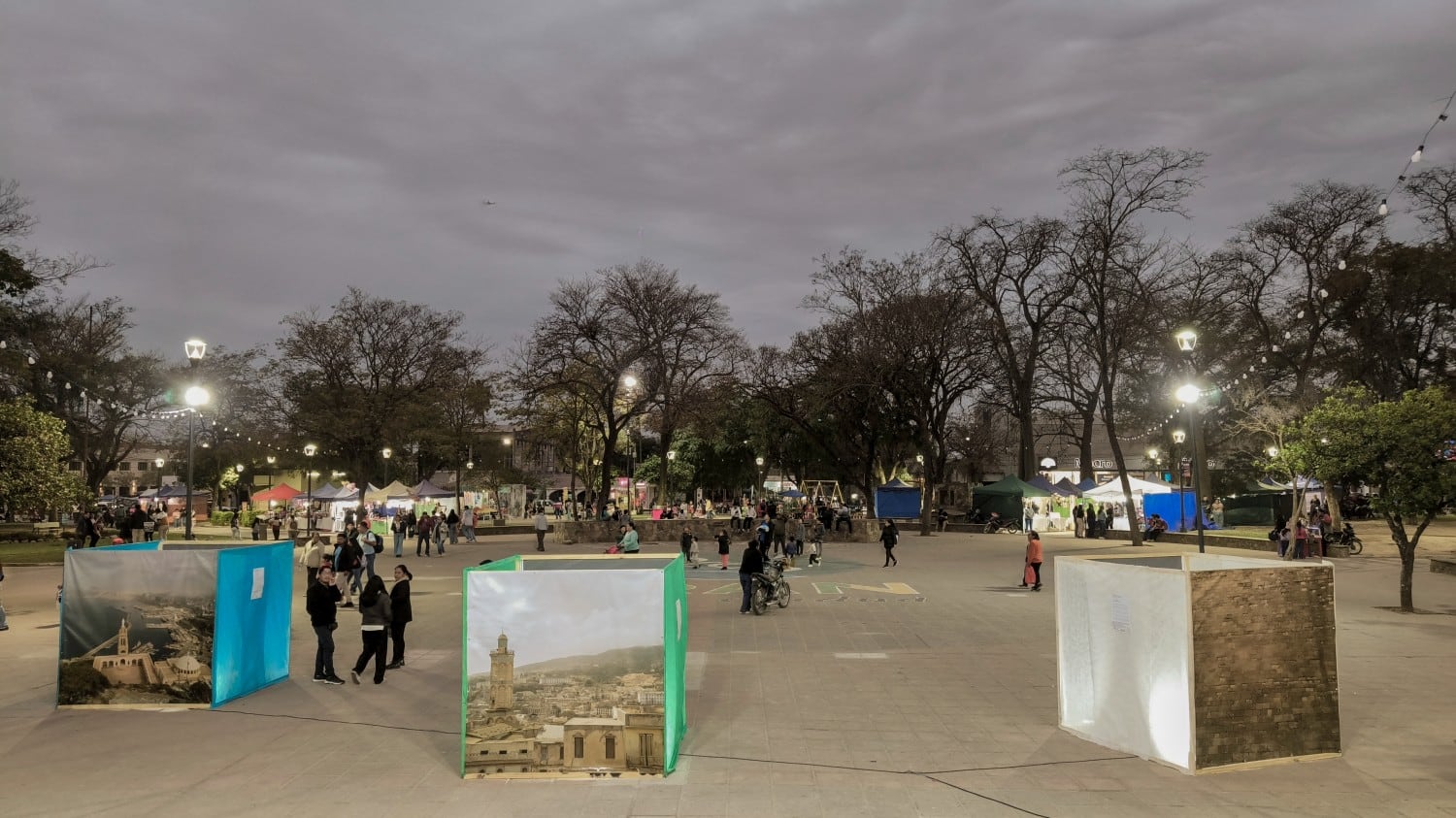 Muestra de la Orán de Argelia en la plaza de la Nueva Orán en Salta.
