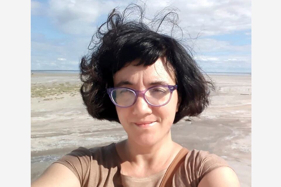 Analía Giordanino define su estilo como "realismo de doble fondo". 