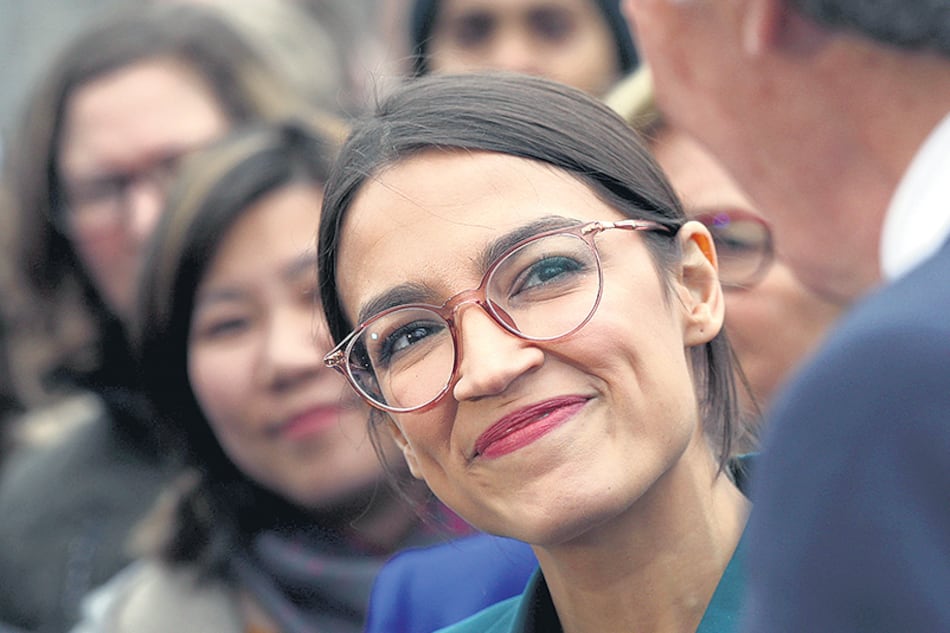 “Las mujeres en puestos de liderazgo enfrentan más escrutinio” sostuvo Alexandria Ocasio-Cortez.