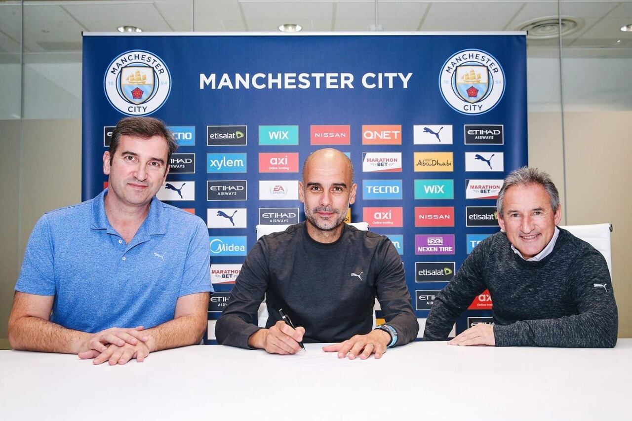 Pep Guardiola firma su contrato hasta 2023.