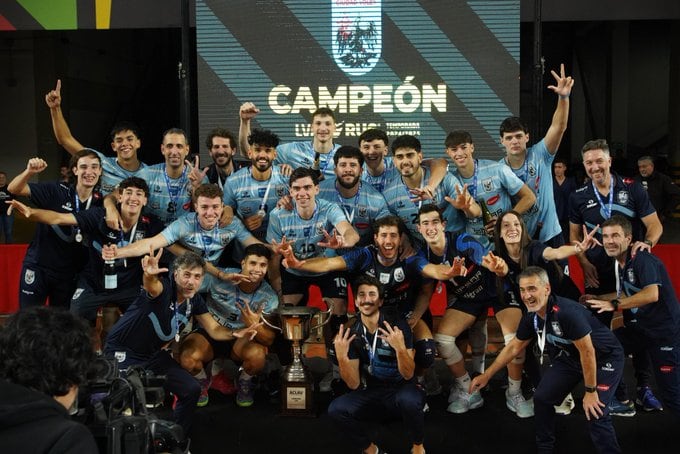Los jugadores de Ciudad con una nueva Copa