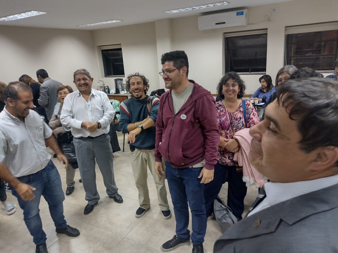 Hoyos en el extremo derecho, de festejo.