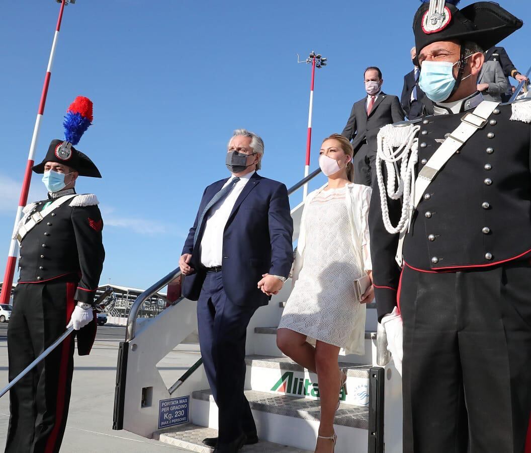 Alberto Fernández aterrizó en Roma  