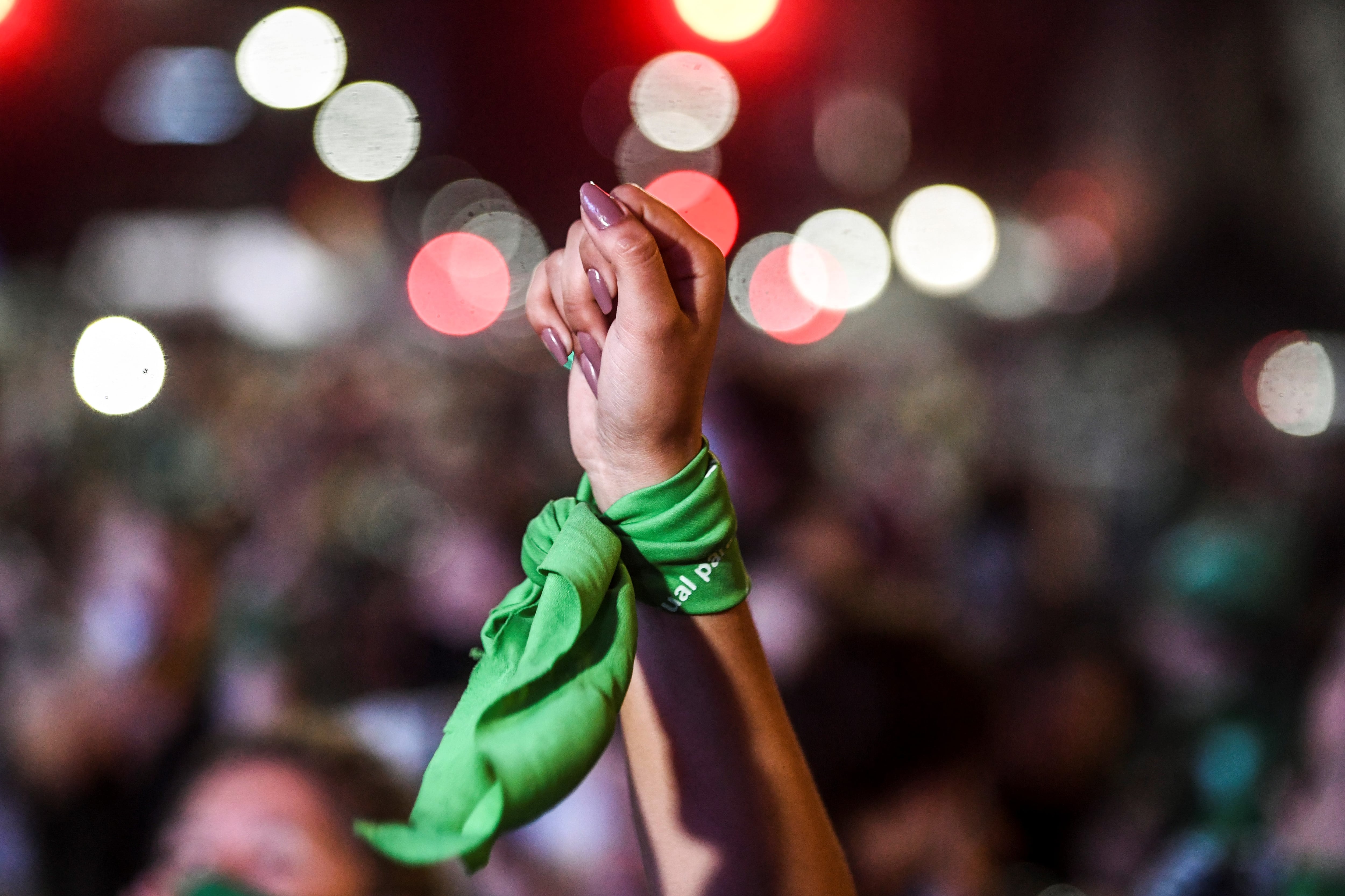 Los diputados de Francia toman distancia de los países conservadores que buscan penalizar el aborto. 