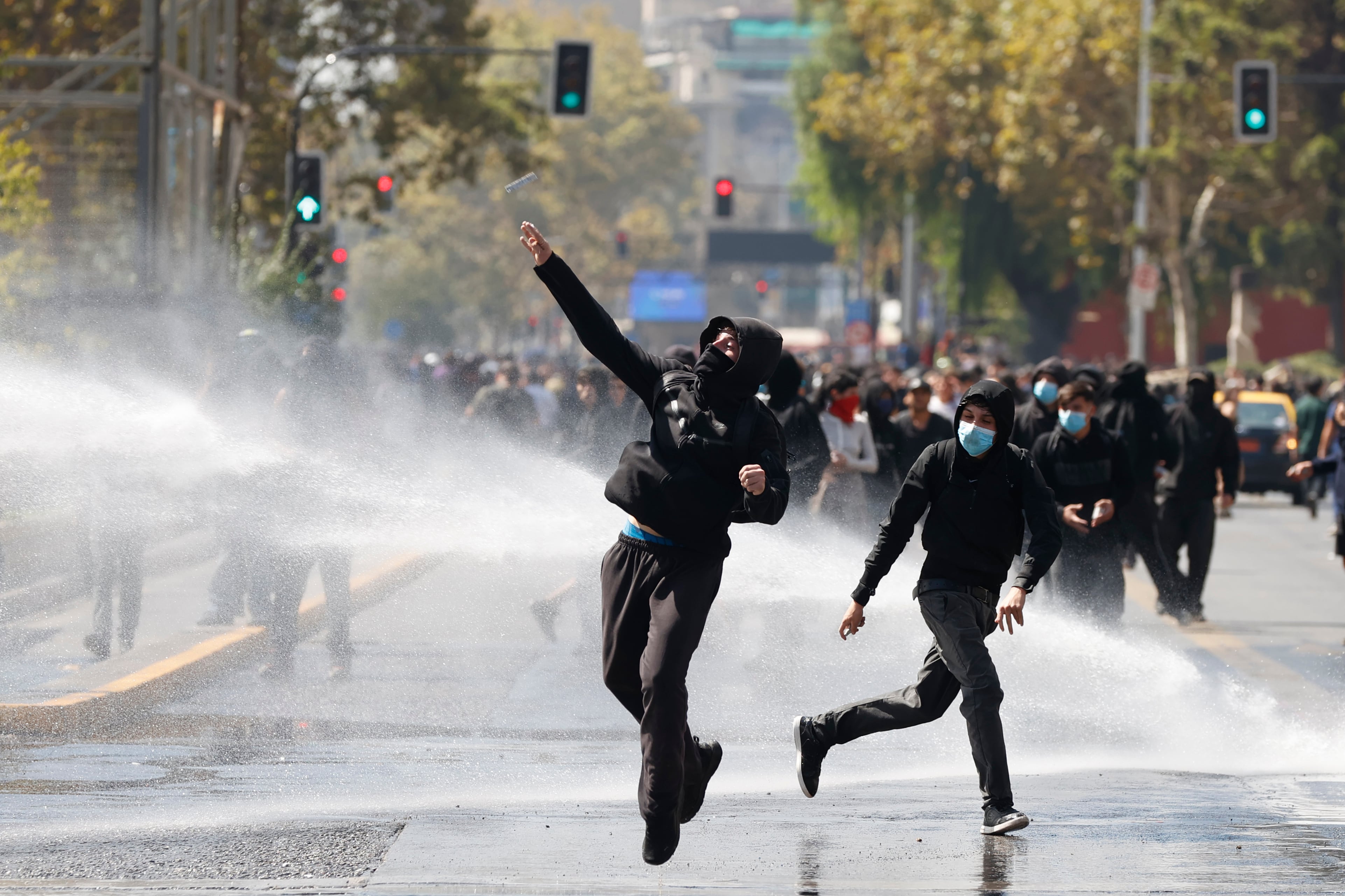 Chile blinda el centro de Santiago ante la protesta de estudiantes por el histórico alza del combustible