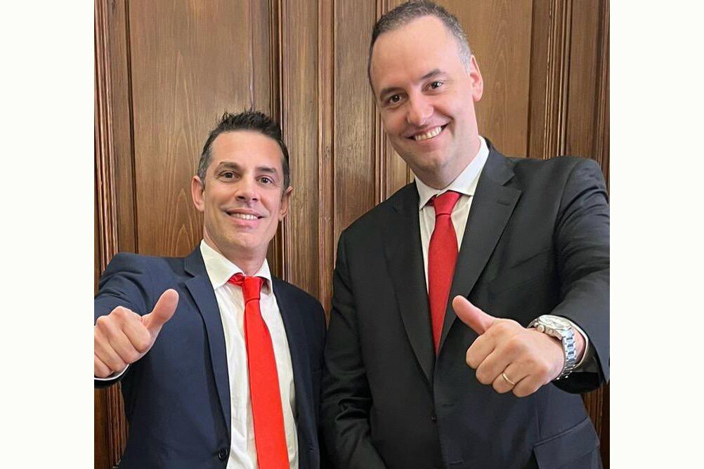 Libertarios disfrazados de republicanos. Adorni a la cabeza.