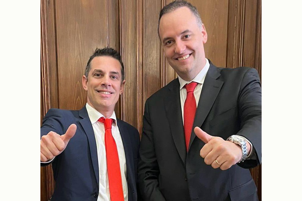 Libertarios disfrazados de republicanos. Adorni a la cabeza.