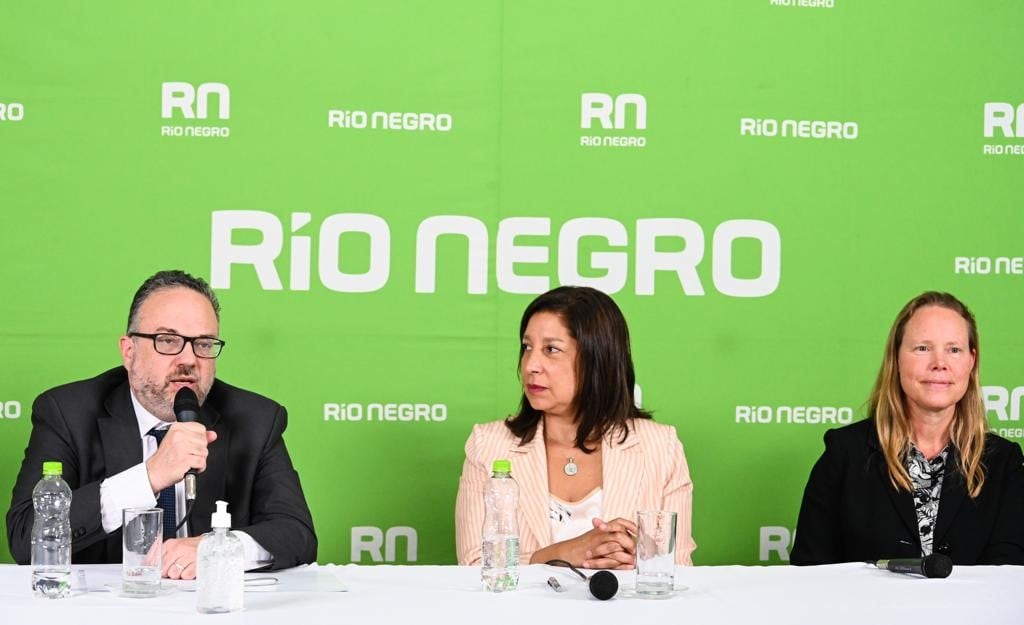 Kulfas, la gobernadora de Río Negro, Carreras; junto a la CEO de Fortescue, Shuttleworth.