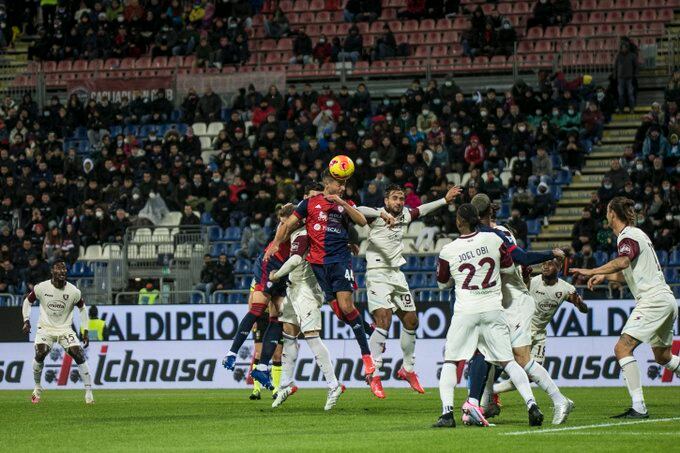 Ganaba Cagliari, pero Salernitana lo empató en el final