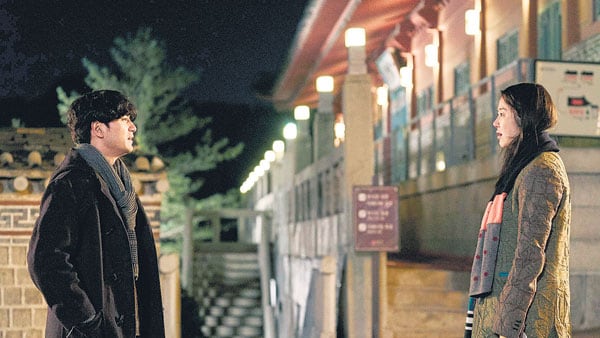 A pesar de la sombra de Hong, A Tiger in Winter tiene, sin embargo, una agenda estética propia.