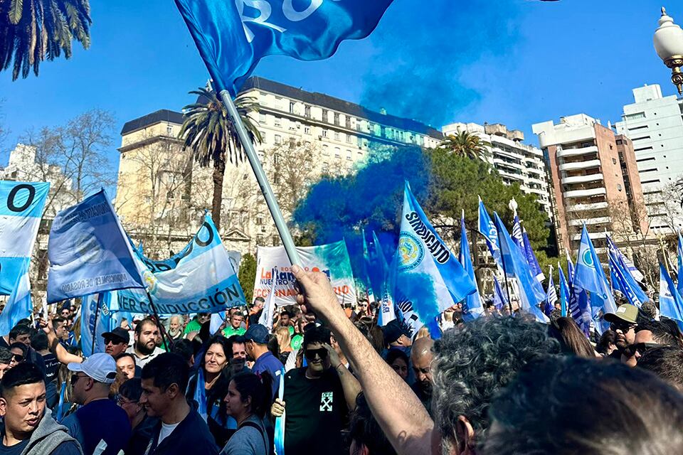 El jueves se repetirá la masiva protesta frente a la Legislatura