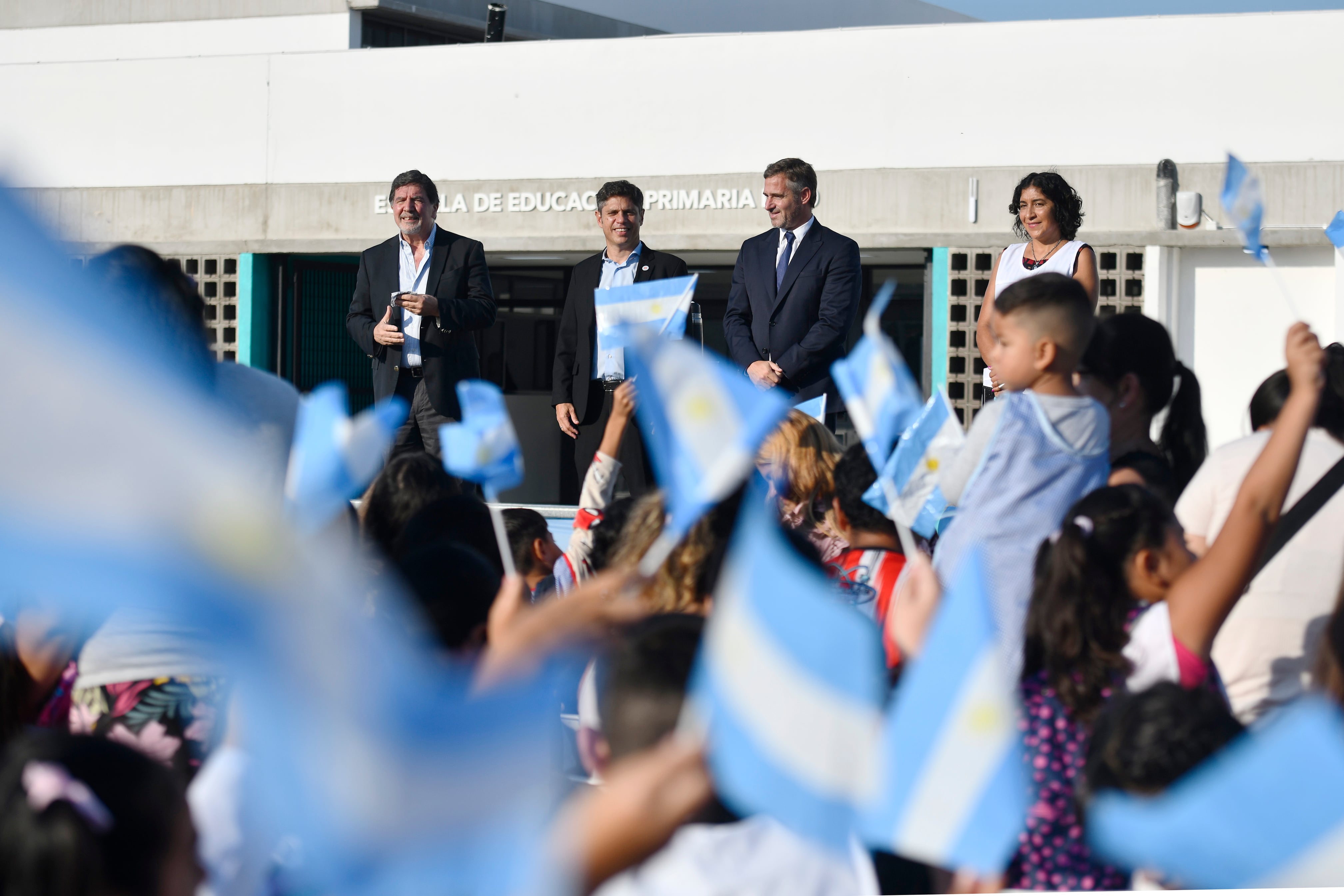 Kicillof, Sileoni y Achaval encabezaron la inauguración del nuevo polo educativo en Presidente Derqui.