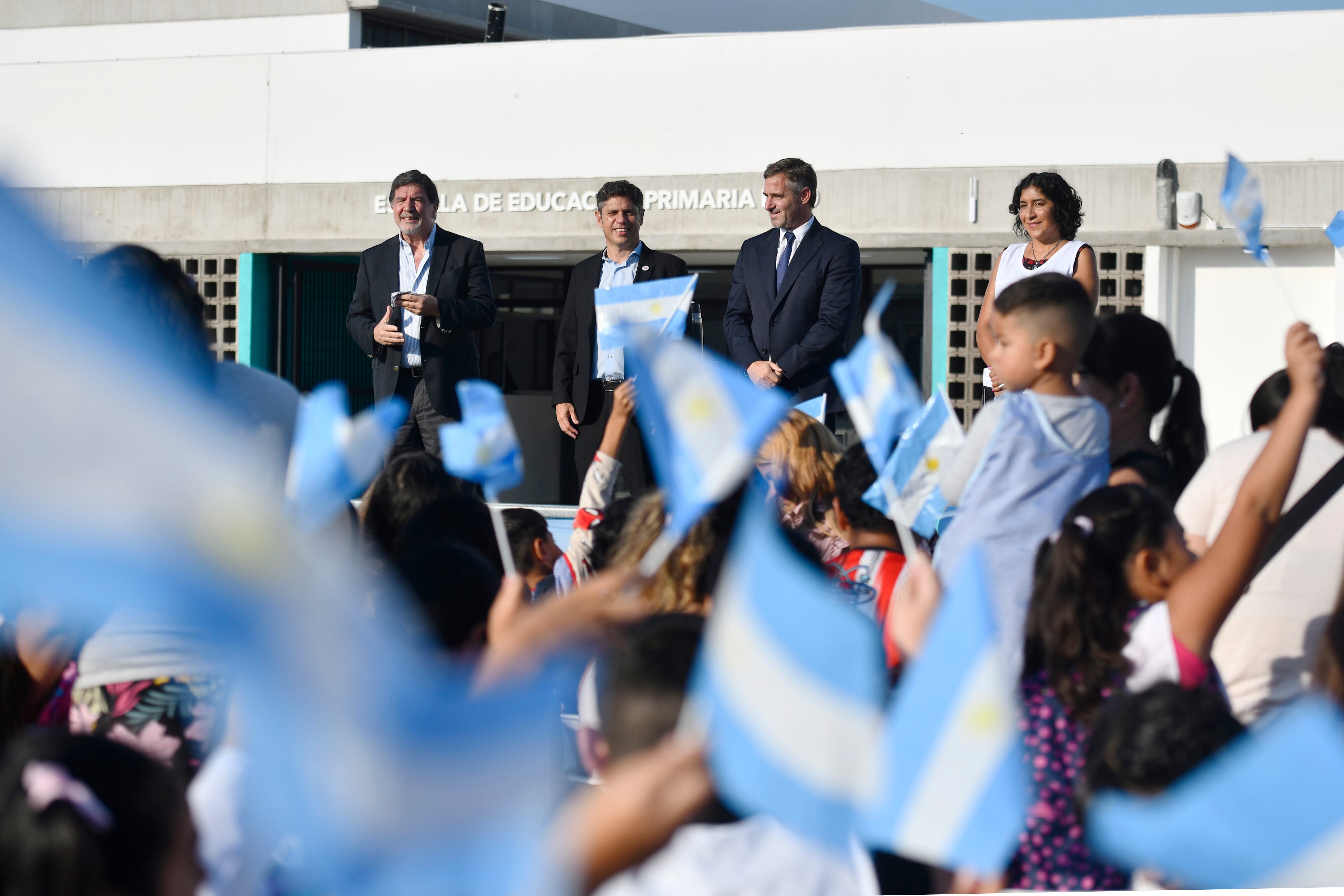 Kicillof, Sileoni y Achaval encabezaron la inauguración del nuevo polo educativo en Presidente Derqui.