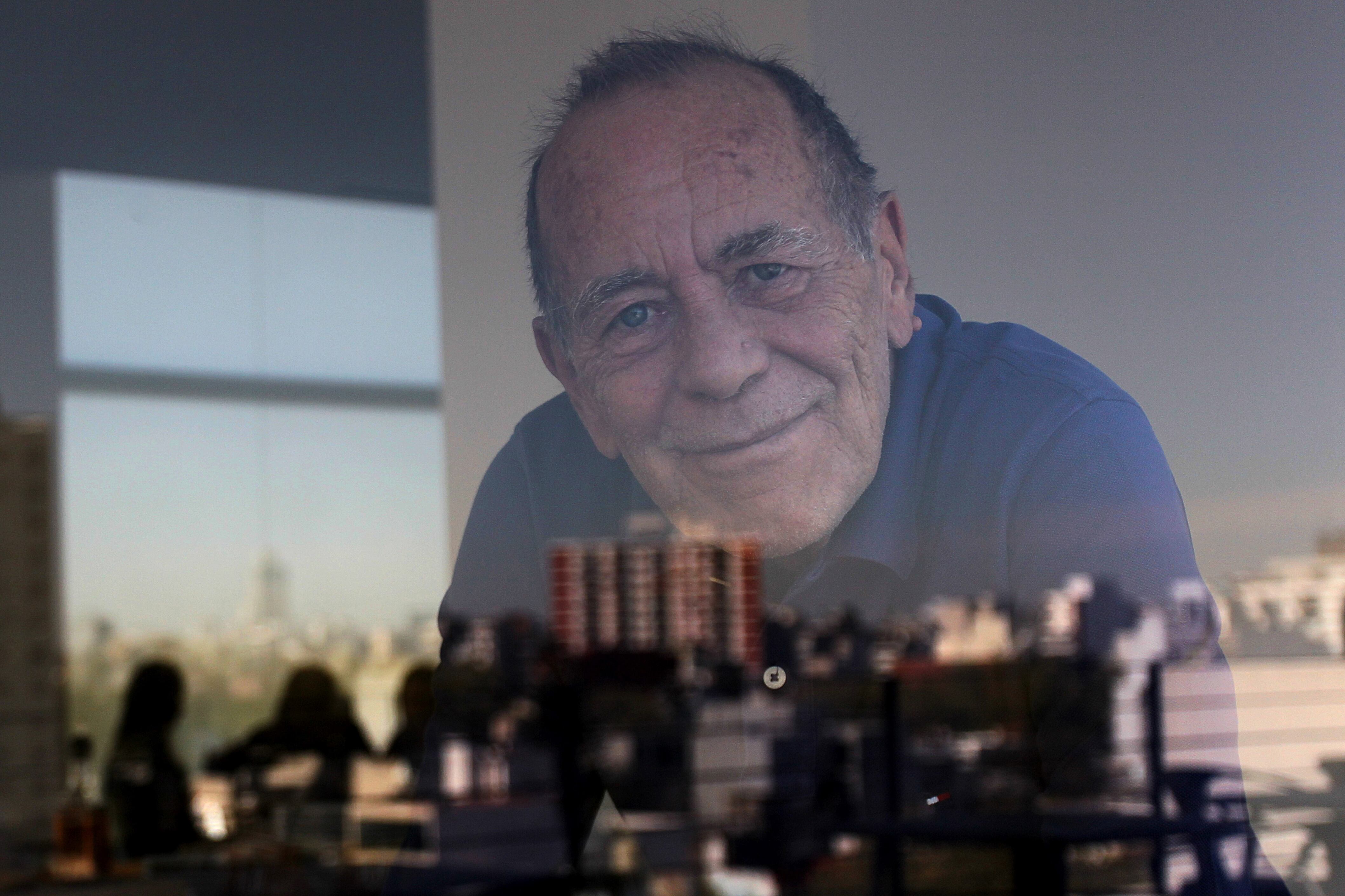 "Llega un momento en la vida en que uno puede escribir equilibradamente sobre asuntos políticos e íntimos", dice Pancrazi.