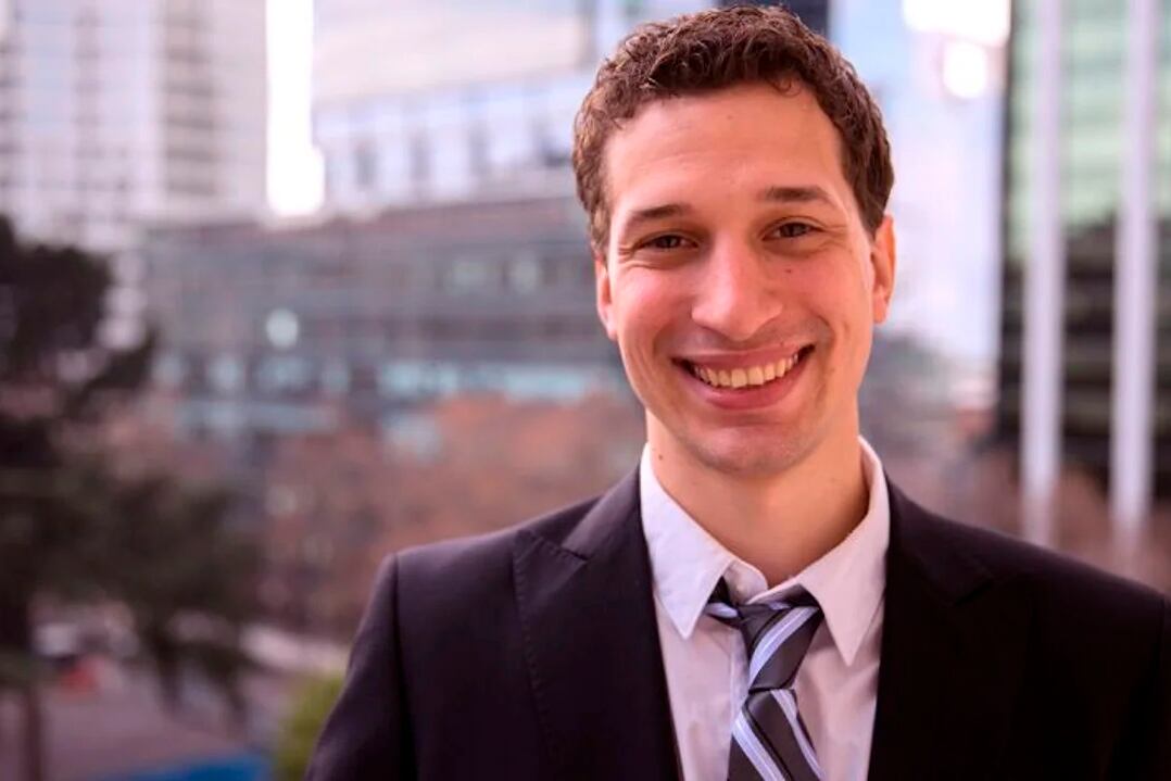 Santoro juega a la confusión para asegurarse una candidatura según su conveniencia.