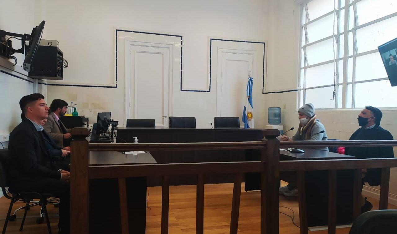 A la izquierda, Coronel y, a la derecha, Palacios, con abrigo negro, y Villagrán Di Pietro, con gorra.