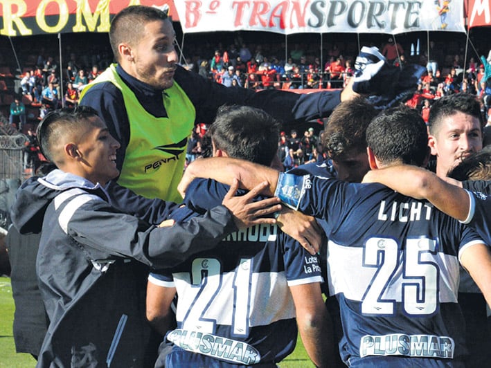 Gimnasia festeja volver a ganar.