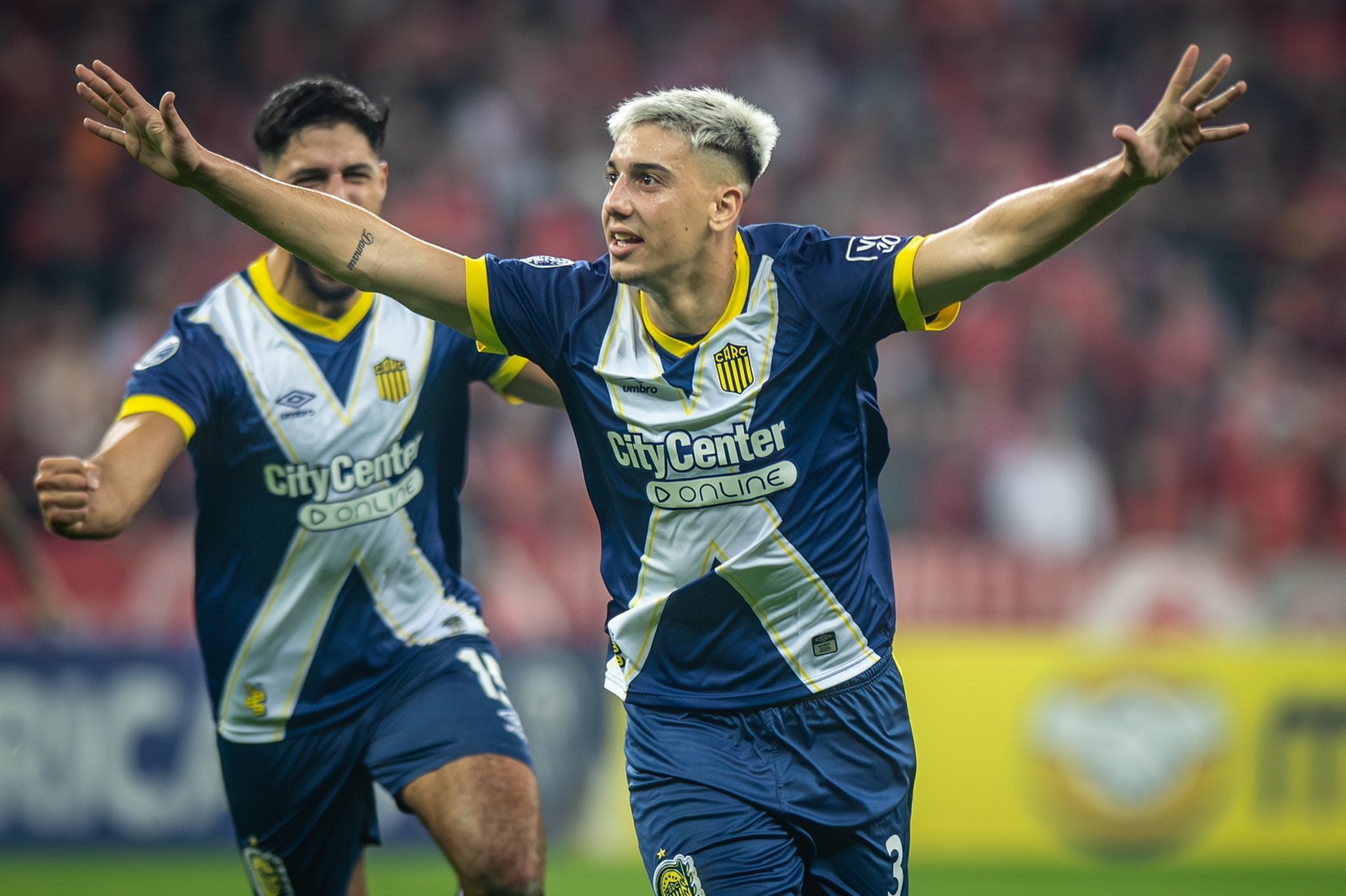 Sandez celebra el gol de Central en el primer tiempo