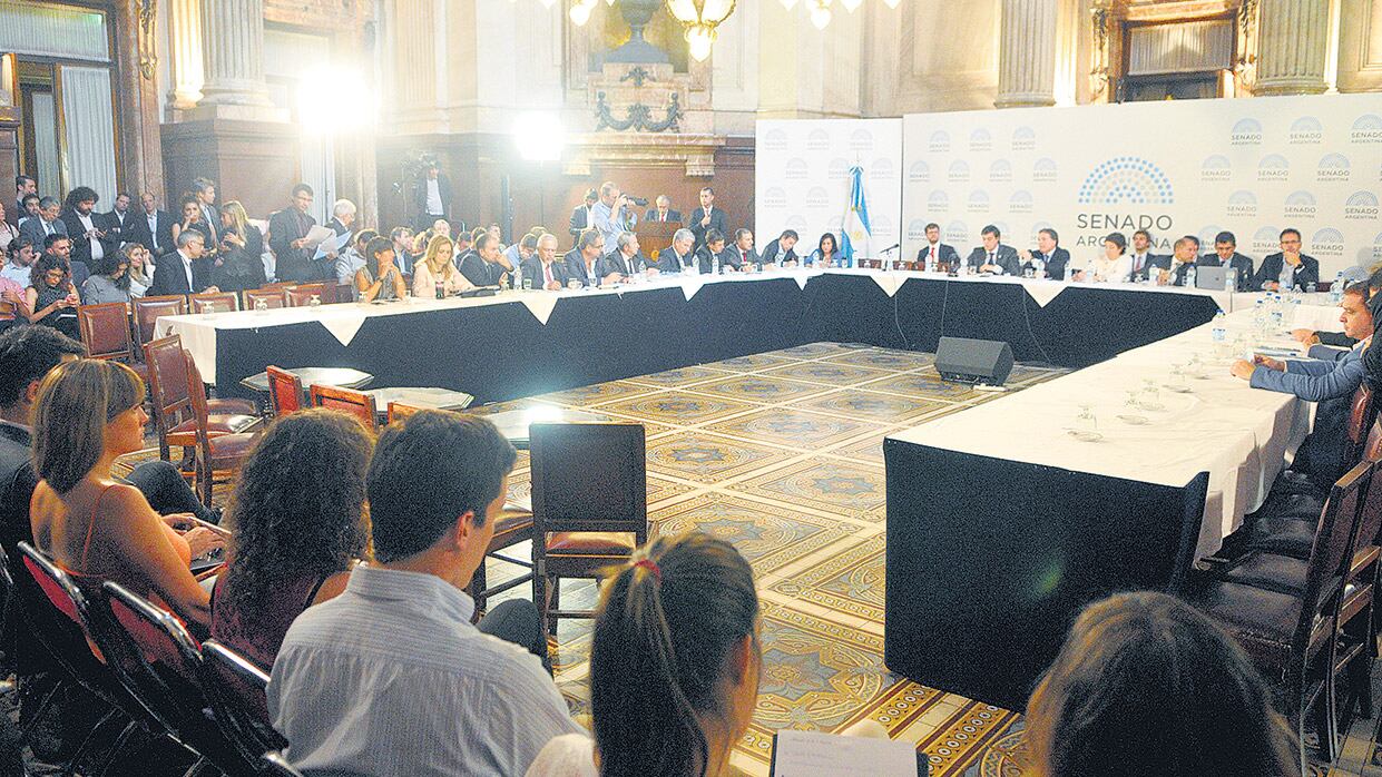 El Salón Azul es uno de los más amplios y lujosos del Congreso, ubicado justo debajo de la cúpula.