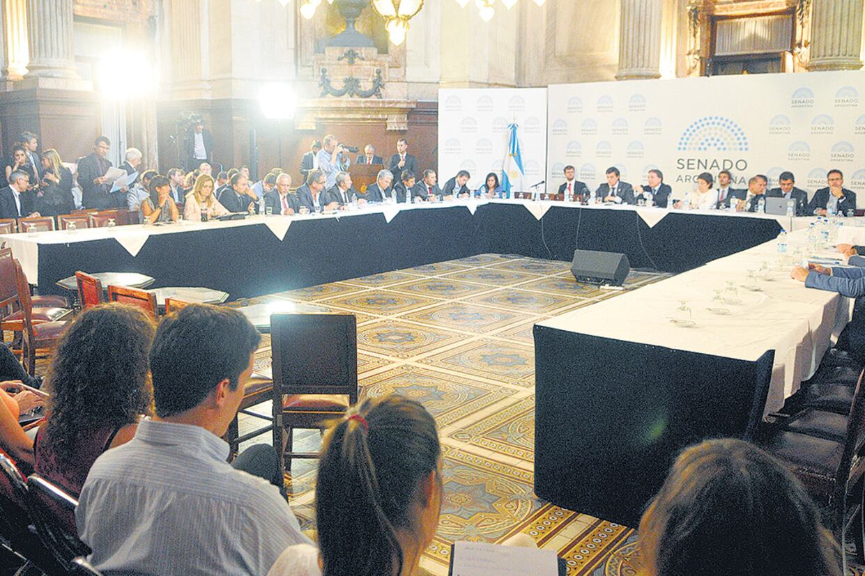 El Salón Azul es uno de los más amplios y lujosos del Congreso, ubicado justo debajo de la cúpula.