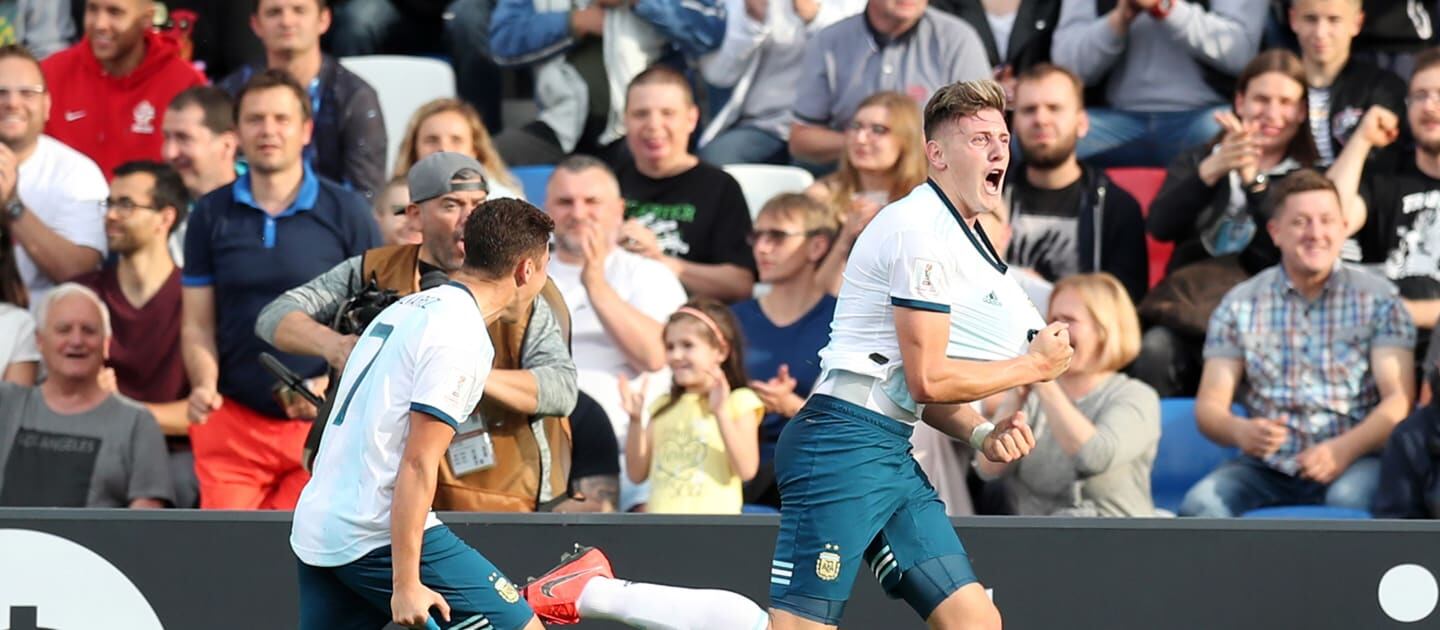 Gaich, delantero de San Lorenzo, festeja el primero de Argentina ante Portugal.