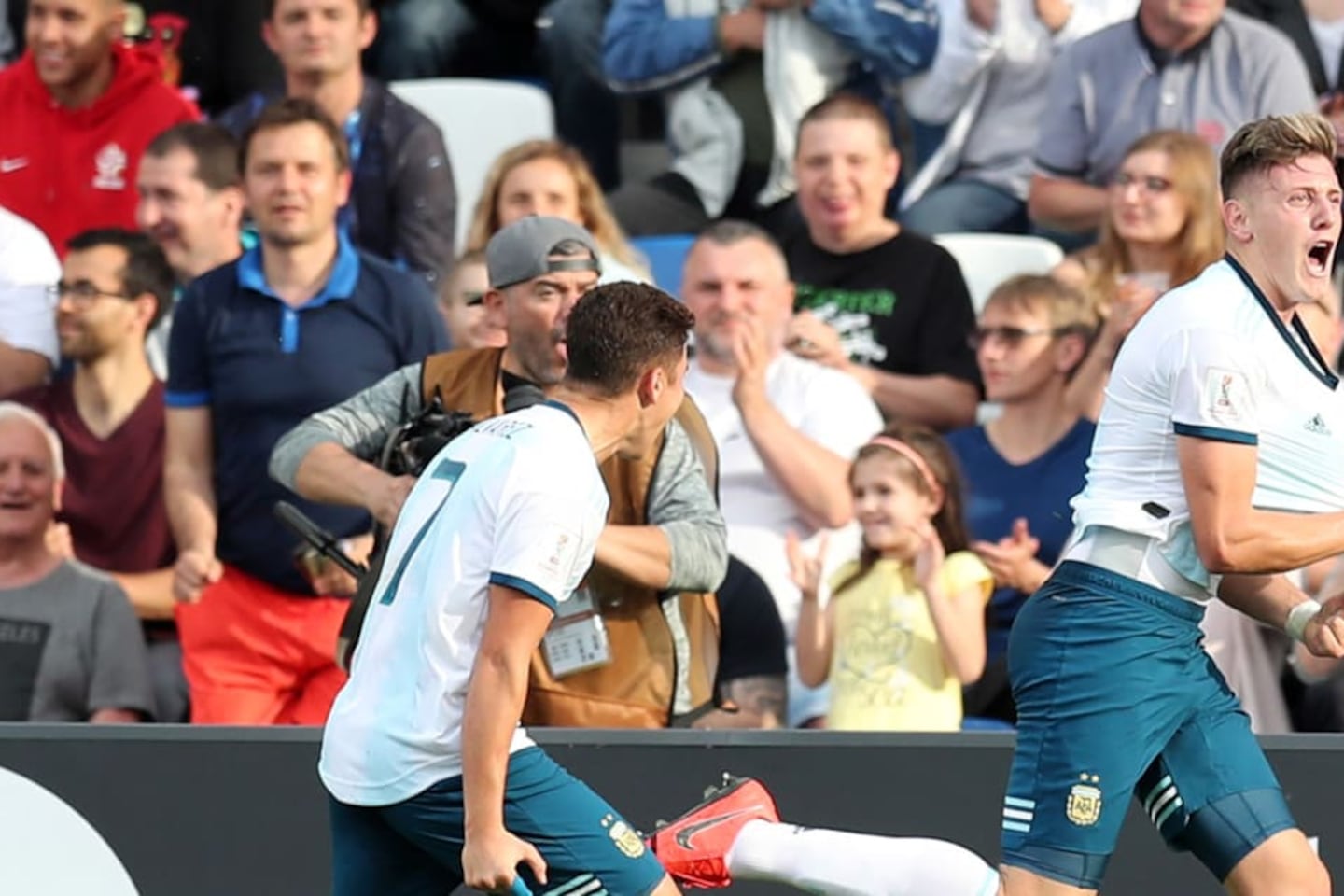 Gaich, delantero de San Lorenzo, festeja el primero de Argentina ante Portugal.