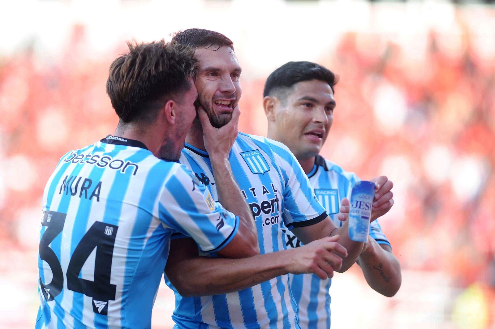 Maravilla Martínez festejó con demora gracias al VAR