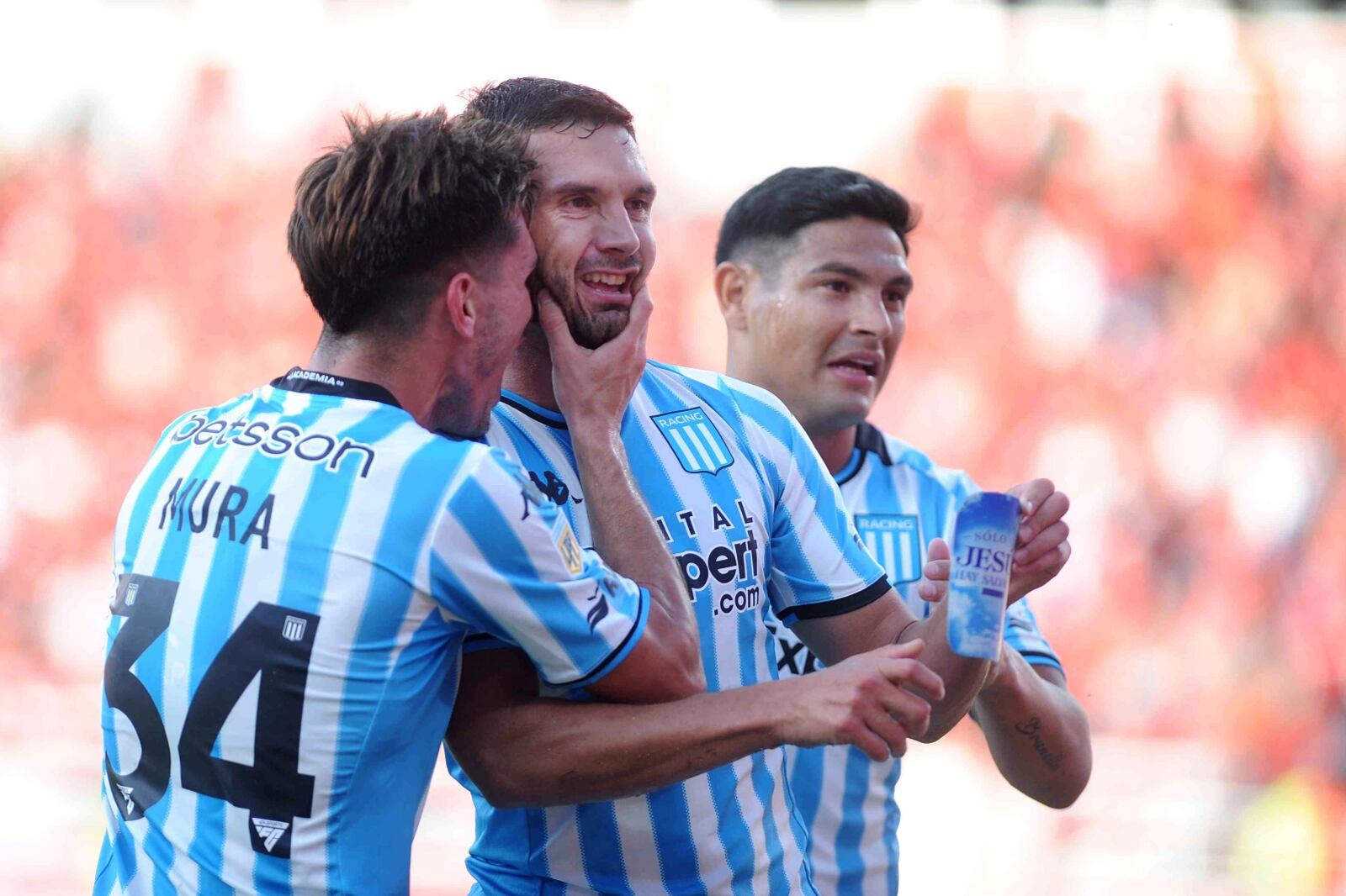 Maravilla Martínez festejó con demora gracias al VAR